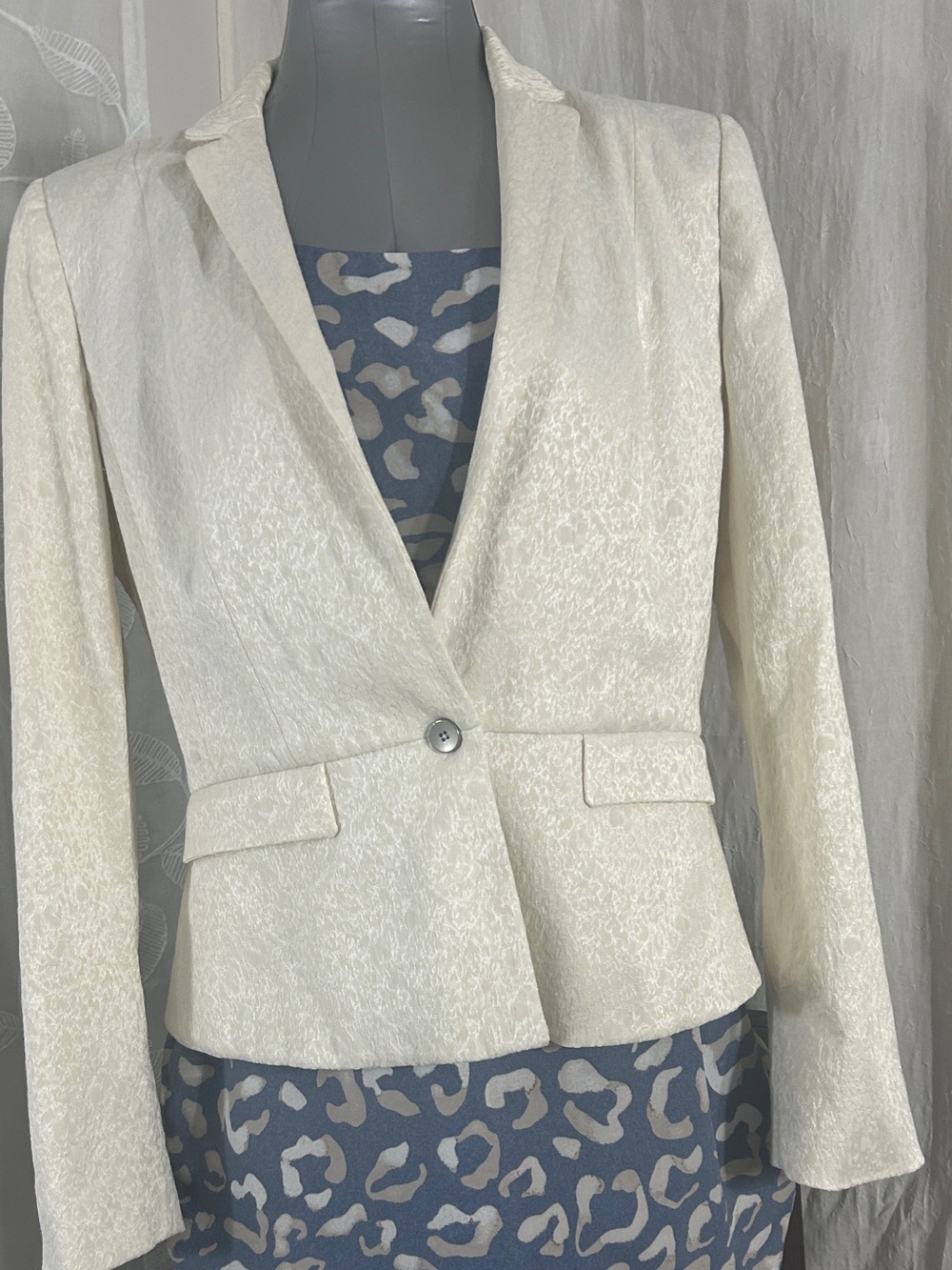Tahari Ivory Textured Single-Button Peplum Blazer